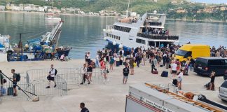 “Kala Festival”, 657 turistë anglezë mbërritën nga porti i Himarës