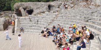 INSTAT: Mbi 2.3 milionë të huaj vizituan Shqipërinë në 5-mujorin e parë