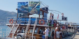 Anijet turistike drejt Sazanit dhe Karaburunit, mbi 3700 turistë në maj-qershor