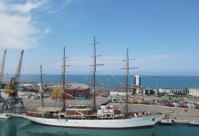 Veliera “Sea Cloud” me dhjetëra turistë amerikanë viziton Durrësin