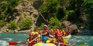 ”The Times”: Rafting plot emocione në parkun kombëtar të lumit të egër të Evropës