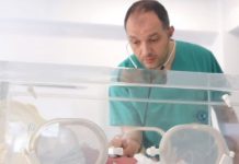 Vuante nga zemra, mjekët e “Koço Gliozheni” bëjnë mrekullinë, i shpëtojnë jetën nënës dhe bebes