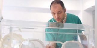 Vuante nga zemra, mjekët e “Koço Gliozheni” bëjnë mrekullinë, i shpëtojnë jetën nënës dhe bebes