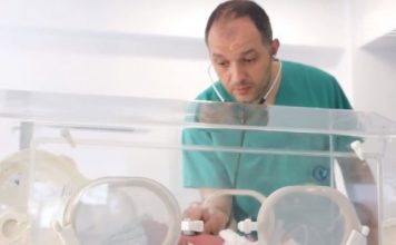 Vuante nga zemra, mjekët e “Koço Gliozheni” bëjnë mrekullinë, i shpëtojnë jetën nënës dhe bebes