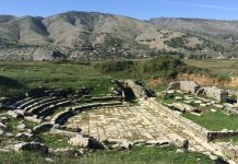 Teatri antik i Hadrianopolit, i vetmi në Ballkan, i ndërtuar në fushë të hapur