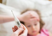 Stina e nxehtë, mjekja Brati për ATSH: Si të mbroni fëmijët dhe çfarë të keni në çantën e urgjencës