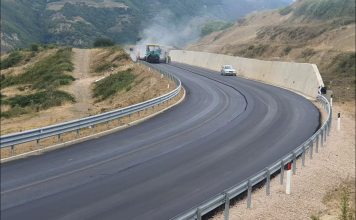 Nis asfaltimi i lotit të 3 të rrugës Qukës-Qafë Plloçë