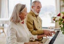 Muzika parandalon rënien konjitive tek të moshuarit