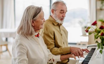 Muzika parandalon rënien konjitive tek të moshuarit