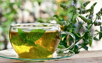 9 çajra që ndihmojnë në lehtësimin e dhimbjeve të stomakut