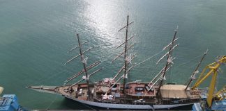 Veliera “Sea Cloud” me 55 turistë të huaj viziton Durrësin