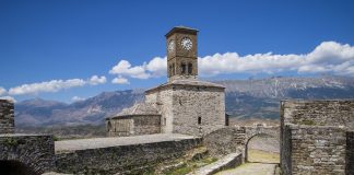 “Rest Less”: Shqipëria mes 12 destinacioneve më të mahnitshme për t’u zbuluar