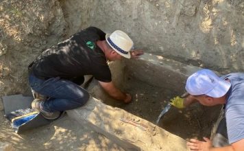Gjetje arkeologjike në Dushkarak të Selenicës, varri antik zbulohet gjatë punimit të tokës