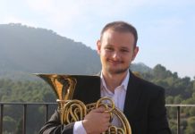 I riu nga Spanja, pjesë e Orkestrës Simfonike të TKOB