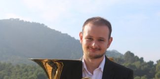 I riu nga Spanja, pjesë e Orkestrës Simfonike të TKOB