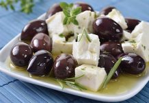 Djathë në Darkë – Arsyet Pse Duhet ta Hani Për Gjumë të Qetë