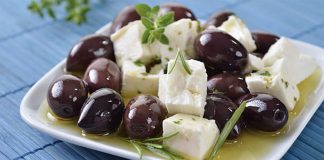 Djathë në Darkë – Arsyet Pse Duhet ta Hani Për Gjumë të Qetë