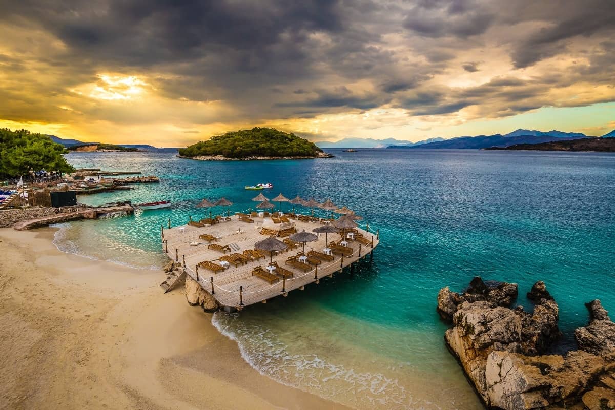 “The Irish Mirror”: Shqipëria mes destinacioneve më të mira për pushime në shtator