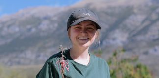 Vullnetarë nga Shqipëria dhe nga bota për të pastruar e gjelbëruar Vjosën