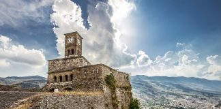 “Jatim Times”: Gjirokastra, eksploroni arkitekturën antike prej guri dhe trashëgiminë mahnitëse historike