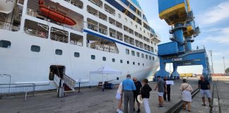 Kroçera “Sirena” me 657 turistë viziton sërish Durrësin