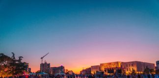 Media spanjolle, “PorConocer”: Zbuloni bukuritë e zemrës së Shqipërisë, Tiranës