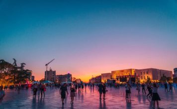 Media spanjolle, “PorConocer”: Zbuloni bukuritë e zemrës së Shqipërisë, Tiranës