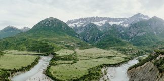 “National Geographic Traveller”: Shqipëria mes destinacioneve më emocionuese për të vizituar në 2024-n