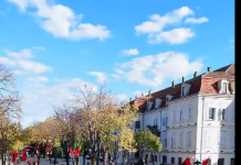 Shkodra e veshur kuqezi për festat e mëdha të shqiptarëve