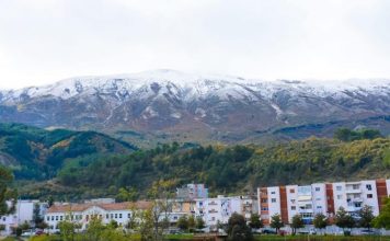 Dëbora zbardh malin e Dhëmbelit në Përmet