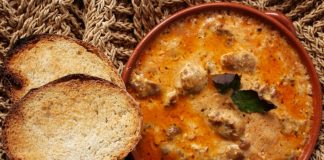 Mënyra Perfekte e Përgatitjes së Tavës së Dheut në Shtëpi