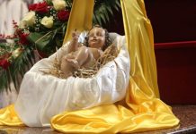 Besimtarët e krishterë festojnë Krishtlindjen