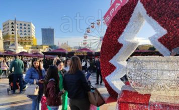 Atmosfera festive e Fundvitit në Tiranë përmes fotove