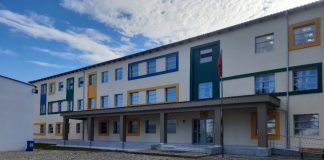 Shkolla e rikonstruktuar në Patos, kushte më të mira për nxënësit dhe mësuesit