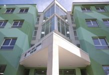 Shkolla “Besnik Hidri” në Durrës, kushte dinjitoze për 500 nxënës