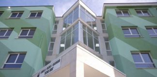 Shkolla “Besnik Hidri” në Durrës, kushte dinjitoze për 500 nxënës