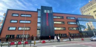 Shkolla e Mesme e gjuhëve të huaja “Asim Vokshi” në Tiranë