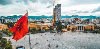 ”El Debate”: Tirana një qytet i gjallë me një histori të pasur