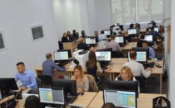 Paga mesatare 900 euro në vitin 2024