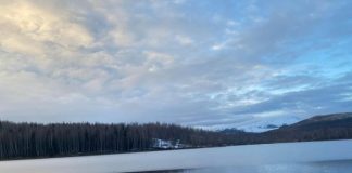 Liqeni i Kallabakut plotësisht i ngrirë, ndalesa dimërore e vizitorëve