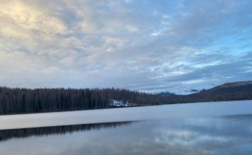 Liqeni i Kallabakut plotësisht i ngrirë, ndalesa dimërore e vizitorëve