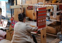 Të rinjtë mbajnë gjallë traditën e tapeteve artizanale në Kukës