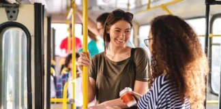 Pse bisedimi me të panjohur përmirëson humorin?