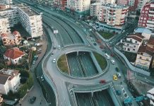 Nis betonimi i këmbëve të urës që lidh lotet 4 dhe 5 të Unazës së Madhe të Tiranës