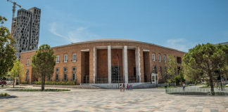 Turizmi rriti me 44% transfertat hyrëse nga jashtë vendit në llogaritë bankare