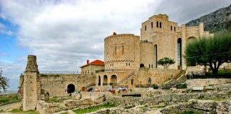 30 operatorë turistikë nga e gjithë bota në Muzeun Gjergj Kastrioti Skënderbeu në Krujë