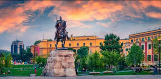 Tirana në qendër të medieve botërore