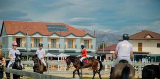 “Shtëpia e Kuajve” në Korçë, destinacion turistik i aventurës