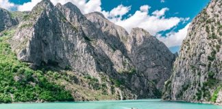 Media spanjolle “OKdiario”: Shqipëria mes destinacioneve më të mira ‘low cost’