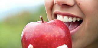 Dhëmbë të Bardhë dhe të Fortë – Çfarë Duhet të Konsumoni